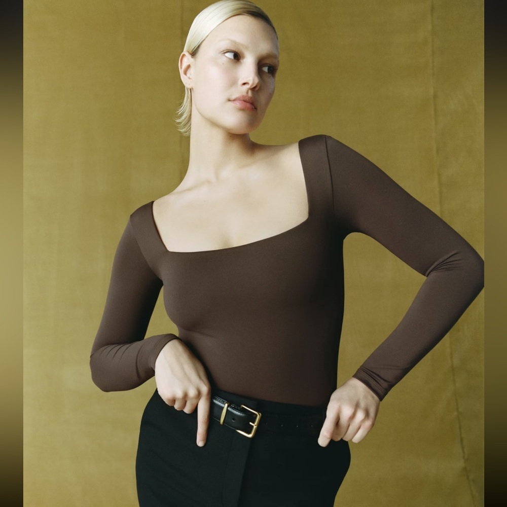 Aritzia Babaton Contour Taupe Square Neck Long Sleeve Bodysuit Size Large